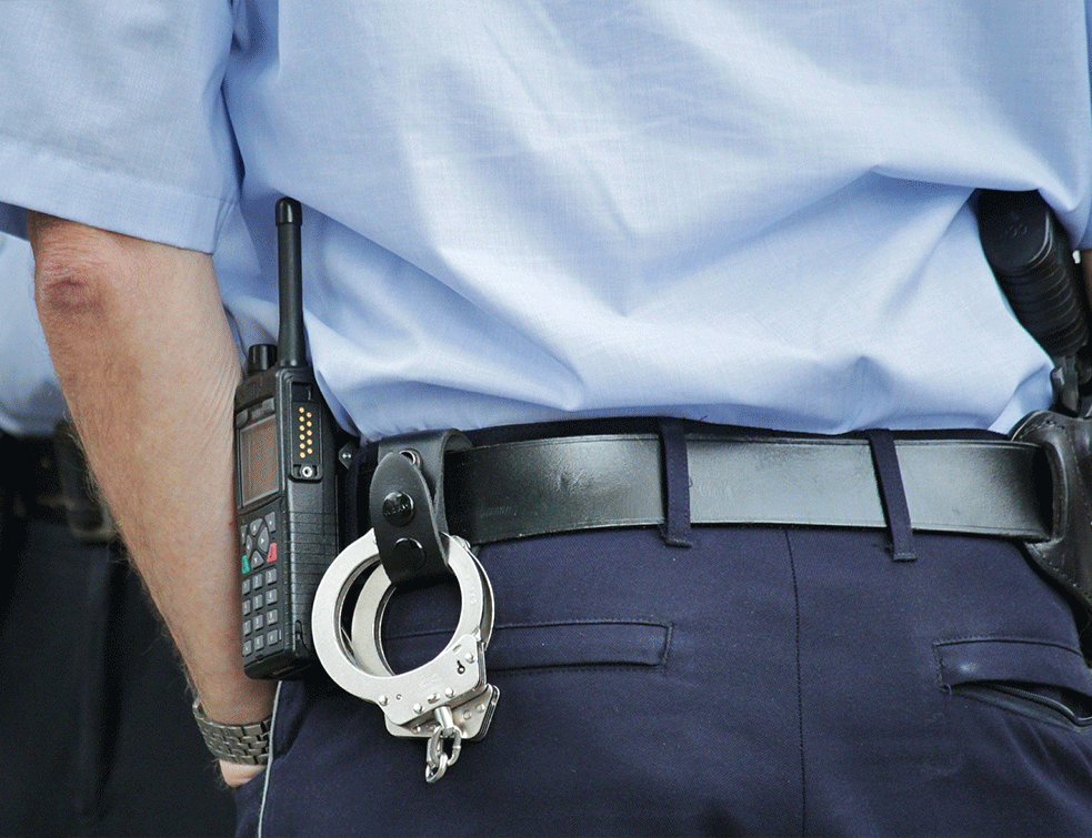 Akcija policije u Beogradu: Uhapšeno dvoje, <span style='color:red;'><b>zaplenjena droga</b></span> i oružje