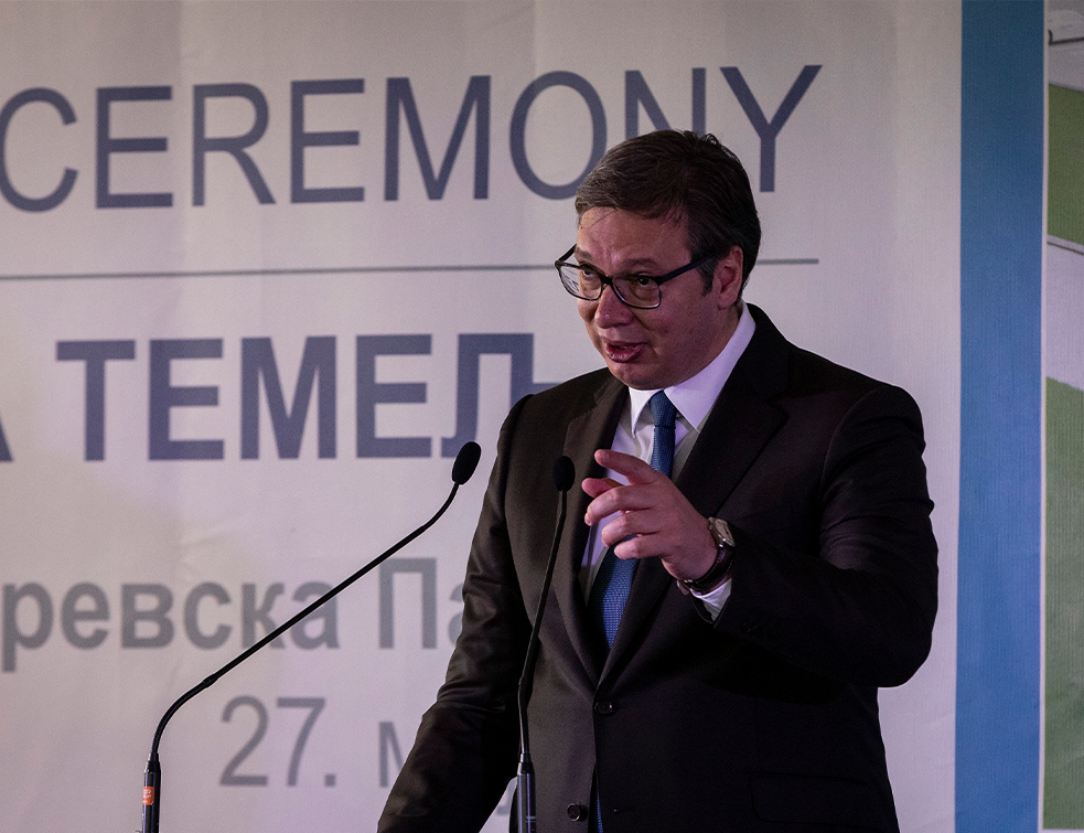 Manipulacije brojkama, Crnogoroci o klin, Vučić o ploču