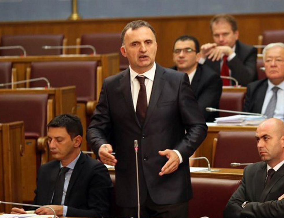 SRĐAN MILIĆ KAO UPOTREBNA ROBA: Fabrikuje afere po Milovom nalogu!