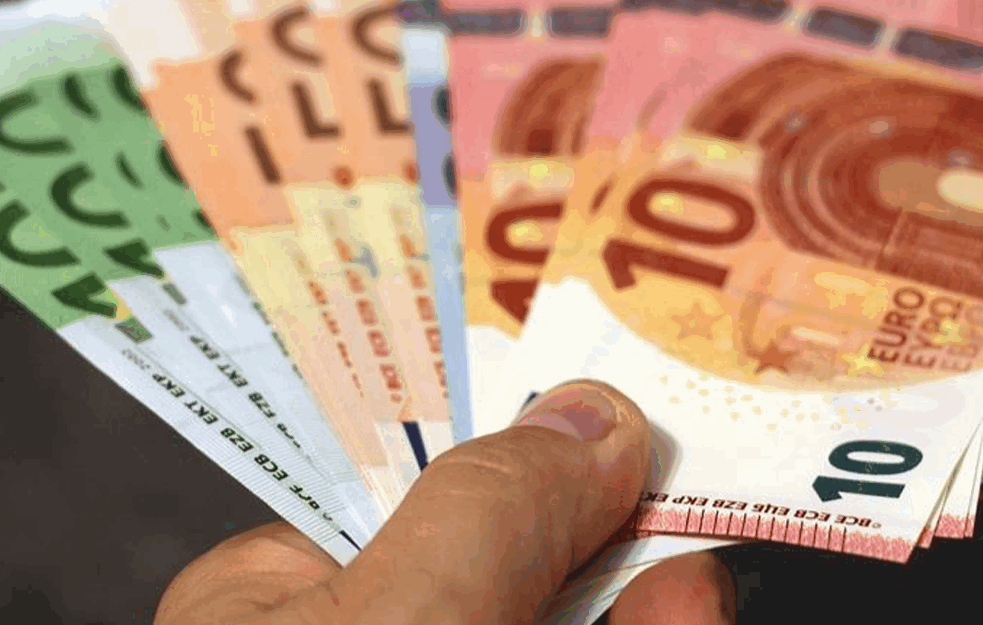 <span style='color:red;'><b>REKORDNA ZAPLENA</b></span> NA HORGOŠU: Carinici našli 150.000 EVRA, a novac PRONALAZILI I U OBUĆI!