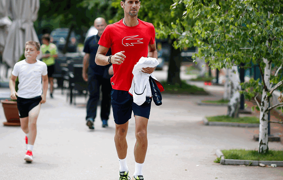 Pogledajte mi lice! Nole objavio snimak iz detinjstva na koji ne možete da ostanete ravnodušni (VIDEO)