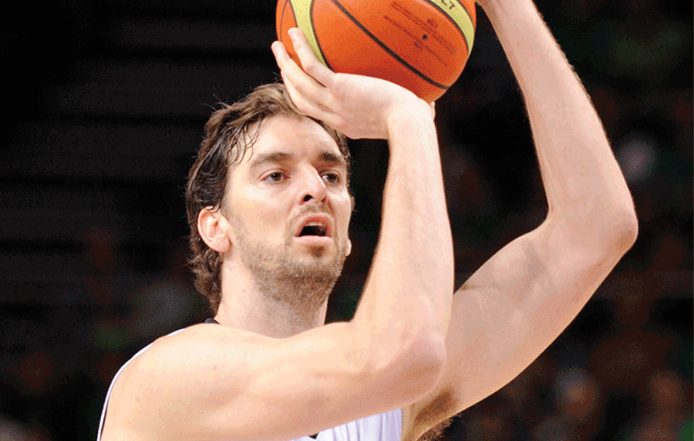 Veliki <span style='color:red;'><b>Pau Gasol</b></span> završava karijeru kod Karija Pešića?