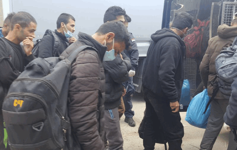 TAJNI PROJEKAT: Srpska vlast pravi ogradu sa <span style='color:red;'><b>žilet</b></span>ima dugu 33 kilometara da spreči ulazak migranata!
