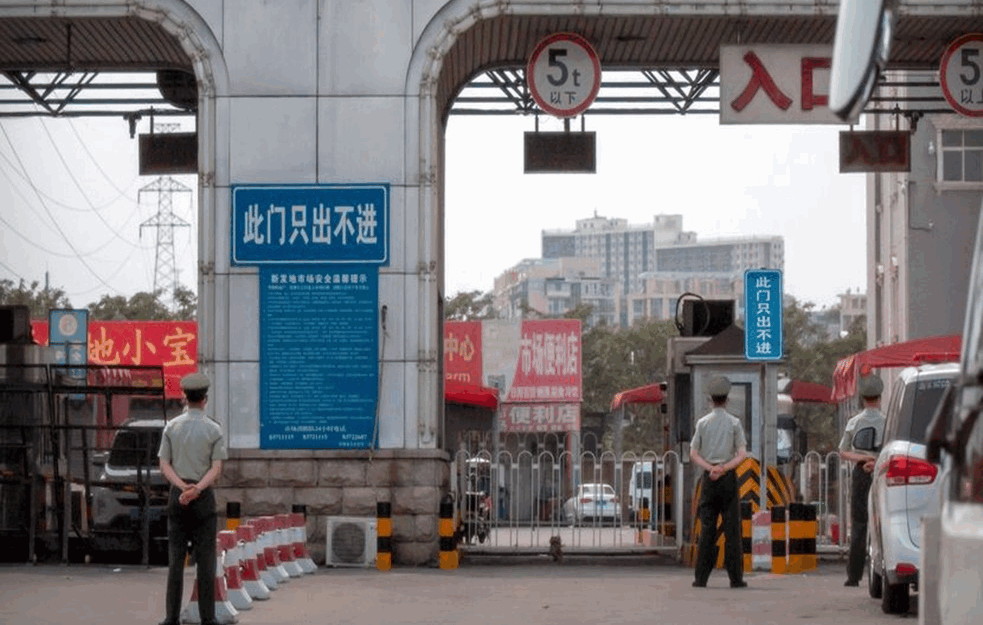 PEKING NOVO ŽARIŠTE KORONAVIRUSA: Postavljeni kontrolni punktovi, <span style='color:red;'><b>zatvorene škole</b></span>
