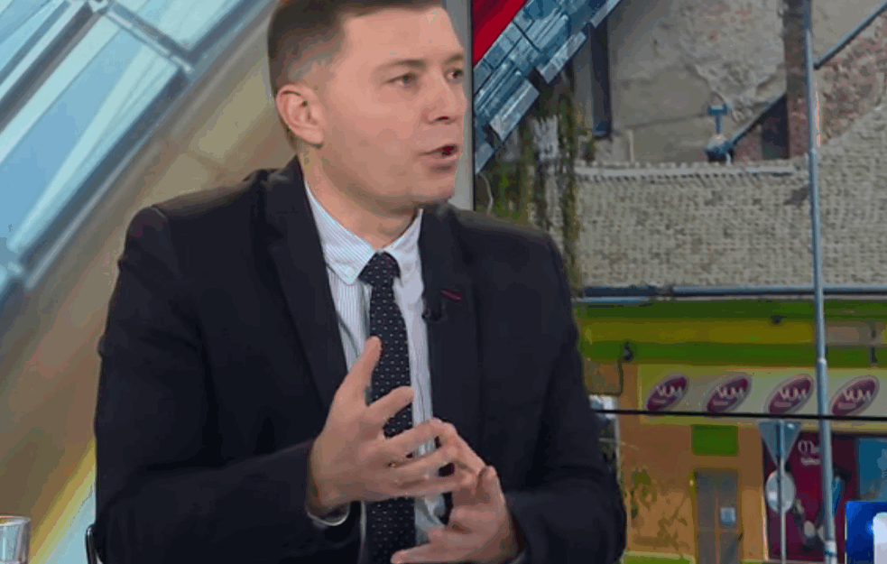NEBITNA JE FOTOGRAFIJA, SVE U VEZI VUČIĆA JE LAŽ: Narodni poslanik: On čini sve da ljudi MASOVNO protestuju