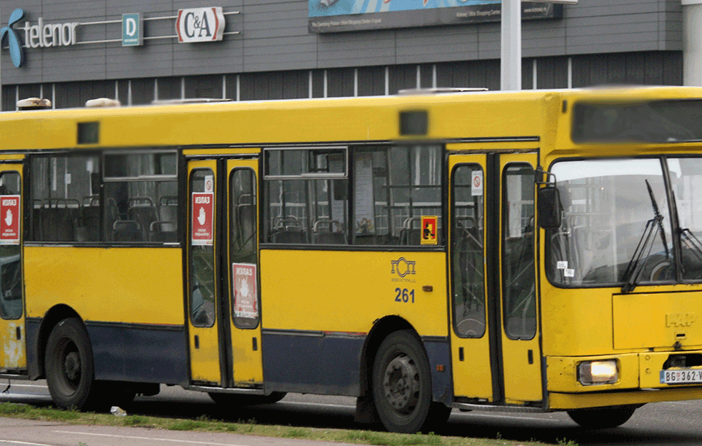 PREMINULO DETE KOJE JE PREGAZIO AUTOBUS U ZEMUNU: Pokušana <span style='color:red;'><b>reanimacija</b></span>, ali je dete podleglo povredama! 