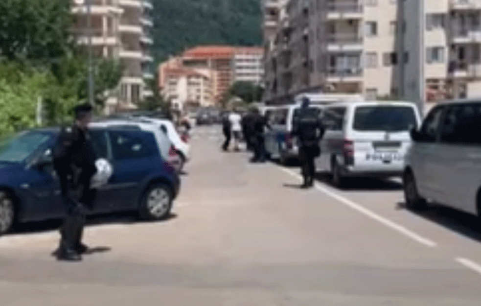POLICIJA HAPSI VATROGASCE U BUDVI: Blokirana <span style='color:red;'><b>vatrogasna stanica</b></span>! (VIDEO)