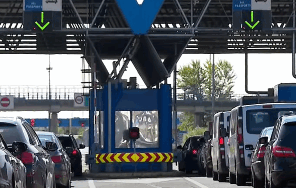 <span style='color:red;'><b>KOLAPS NA PUTEVIMA</b></span>: Najduže se čeka na granicama sa Mađarskom i Hrvatskom