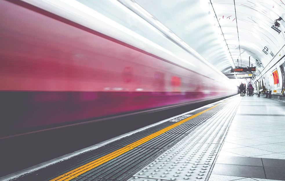 IZBEGNUTA TRAGEDIJA U ATINSKOM METROU: Devet osoba povređeno nakon otkazivanja <span style='color:red;'><b>kočnica</b></span> (FOTO)