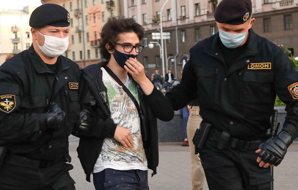 Protesti u Belorusiji: Neredi u Minsku, policija se su<span style='color:red;'><b>kobila</b></span> sa demonstrantima!