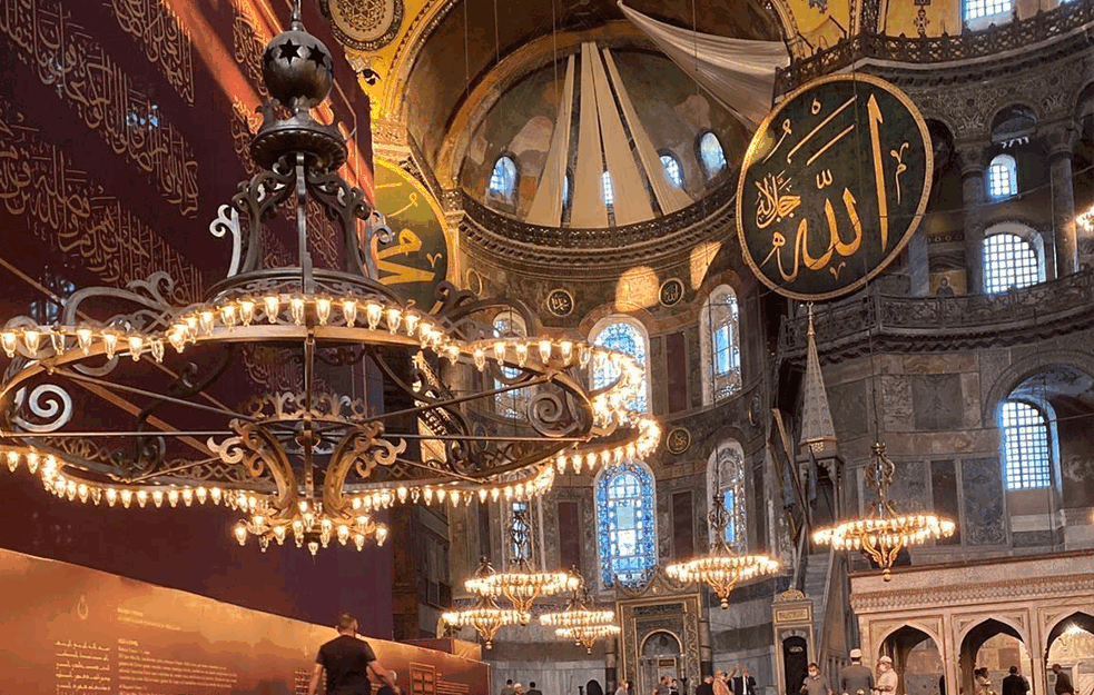 `Kao musliman ne nameravam da se tamo molim`, Arapin poručio celom svetu šta misli o pretvaranju <span style='color:red;'><b>Aja Sofije</b></span> u džamiju (FOTO)