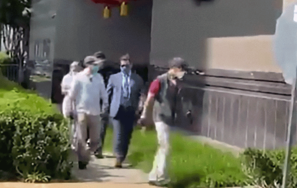 Pripadnici Stejt departmenta UPALI U DIPLOMATKSO PREDSTAVNIŠTVO KINE u SAD-u! (VIDEO)