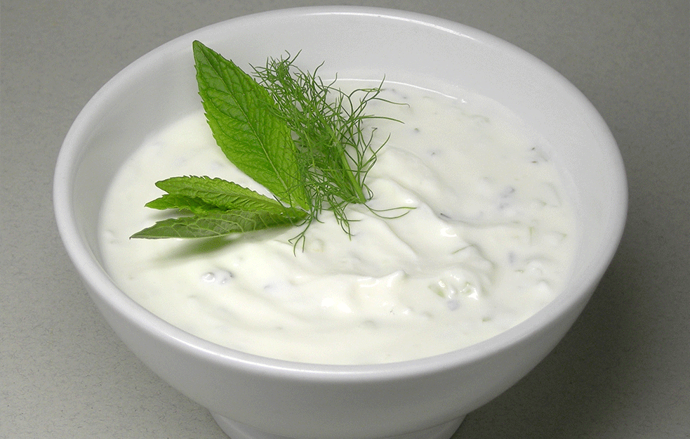 RECEPT ZA TZAZIKI SALATU: Veoma OSVEŽAVAJUĆA letnja hrana