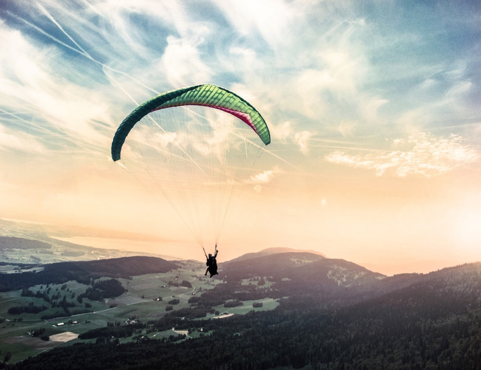 PRELETEO U DRUGU DRŽAVU ALI NIJE MU BILO SPASA: <span style='color:red;'><b>Paraglajder</b></span> pronađen mrtav U SLOVENIJI!