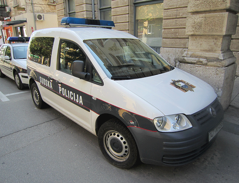 U TREBINJU UHAPŠENA SEDMOČLANA  KRIMINALNA GRUPA: <span style='color:red;'><b>Zaplenjena droga</b></span>, automobili, telefoni i oprema