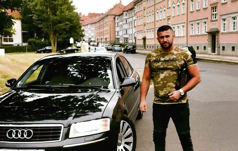 VOŽNJA SMRTI: Seli da probaju motor, pa poginuli nakon što su se ZAKUCALI U BETONSKI ZID!