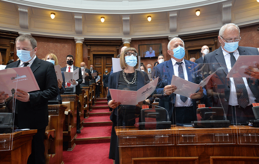 KONSTITUISANA SKUPŠTINA SRBIJE: Potvrđeni <span style='color:red;'><b>mandati</b></span> poslanika, predsednika još uvek nemamo
