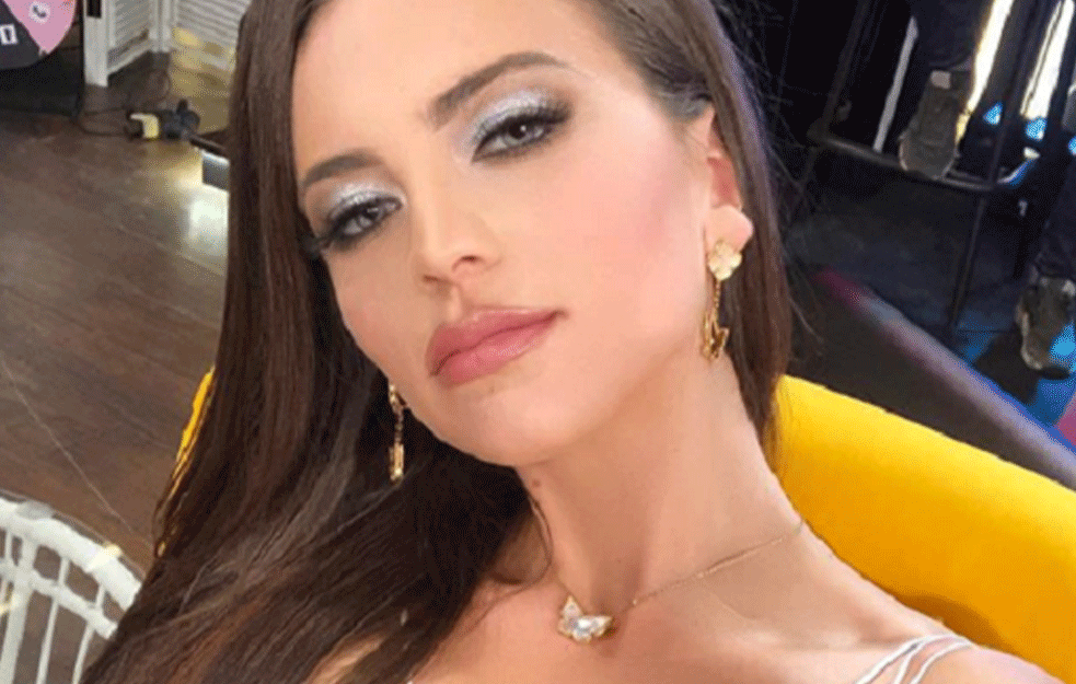 SEKSI SENJORITA 'ZAPALILA' DRUŠTVENE MREŽE: Milica Pavlović se 'RAZGOLITILA' a evo ko joj je bio <span style='color:red;'><b>OSLONAC</b></span> (FOTO)

