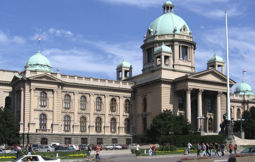 RADIKALI NAPLATILI OD PARLAMENTA SKORO 25 MILIONA DINARA: Iskoristili loš zakon  da uzmu zaostale dnevnice i regres