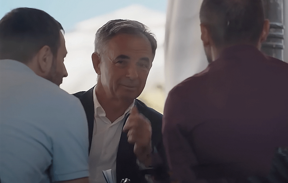 Pupovac besan: Sramota je da ROĐACI NIKOLE TESLE, nemaju struju, dosta je sa napadima na srpske turiste!