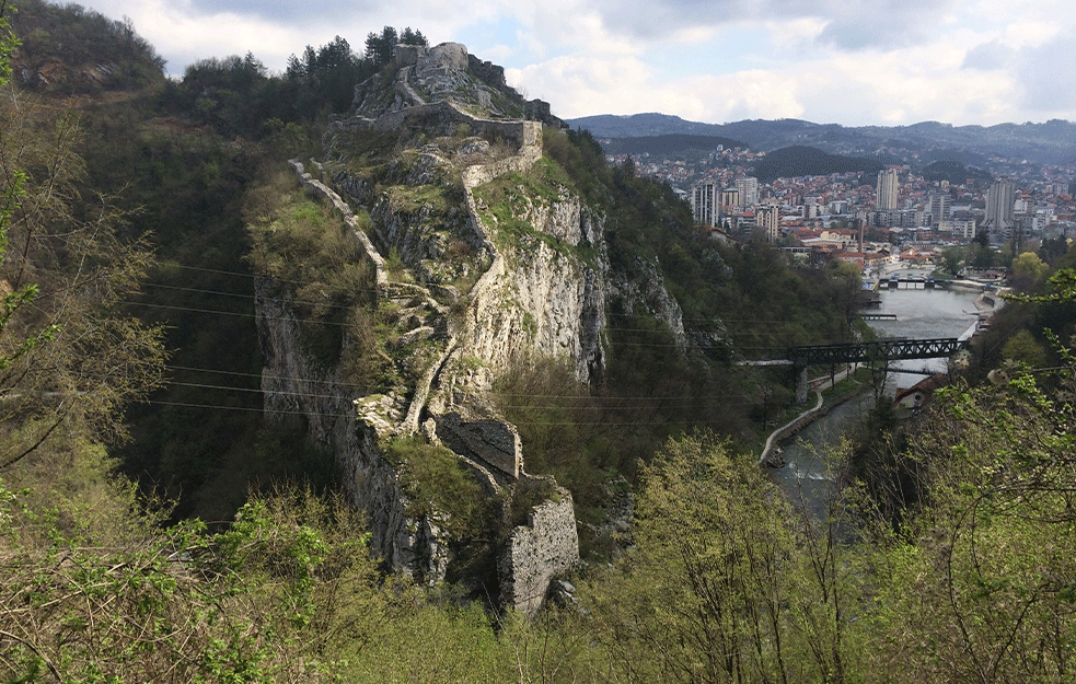 JOŠ jedna TVRĐAVA u Srbji koju bi trebalo da posetite: UŽIČKA TVRĐAVA i <span style='color:red;'><b>stari grad</b></span>