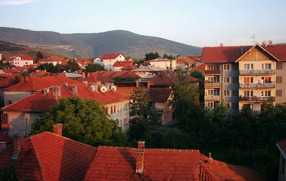 UŽAS U PLJEVLJIMA, POLICIJA OTVORILA ISTRAGU: <span style='color:red;'><b>Mrtva beba</b></span> pronađena u kupatilu kuće, žena primljena u teškom stanju u bolnicu! 