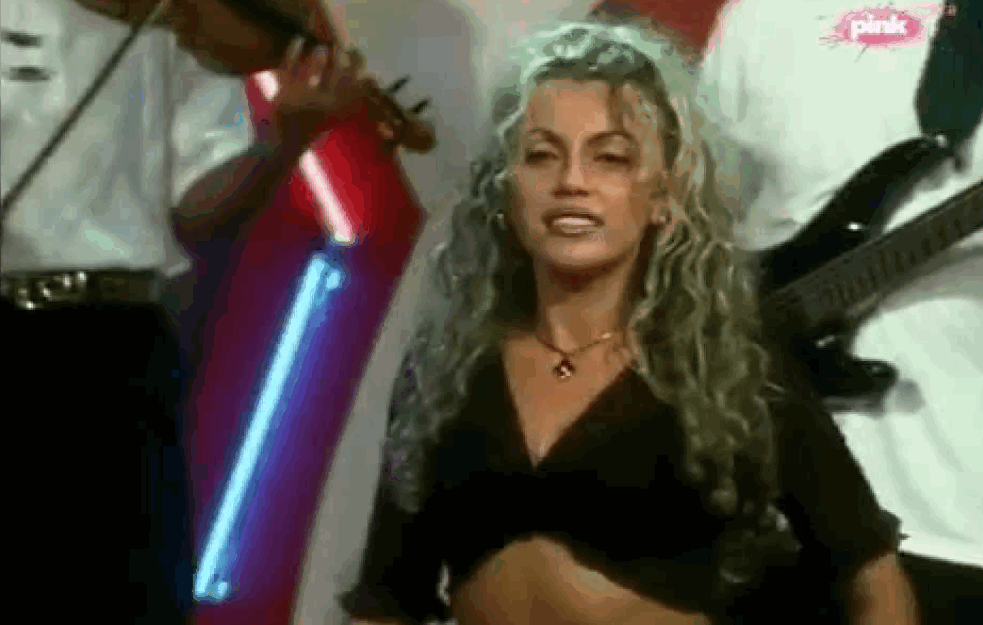 PONOVO SU JOJ PRORADILE EMOCIJE: <span style='color:red;'><b>Indira Radić</b></span> prisetila se prvih školskih dana (FOTO)
