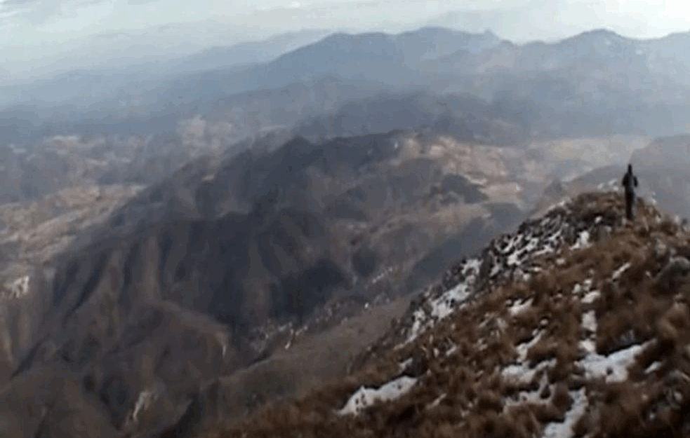 Gorska služba i vojska u akciji: SRUŠIO SE PARAGLAJDERISTA NA RTNJU, u toku je spašavanje HELIKOPTEROM