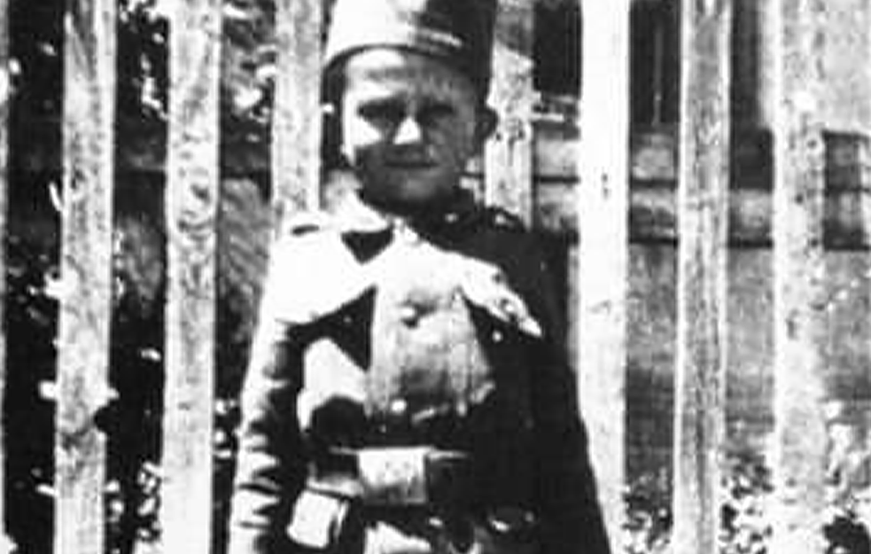 SA OSAM GODINA JE OSTAO BEZ PORODICE I SA SRPSKOM VOJSKOM PREŠAO ALBANIJU: Evo ko je najmlađi srpski vojnik!