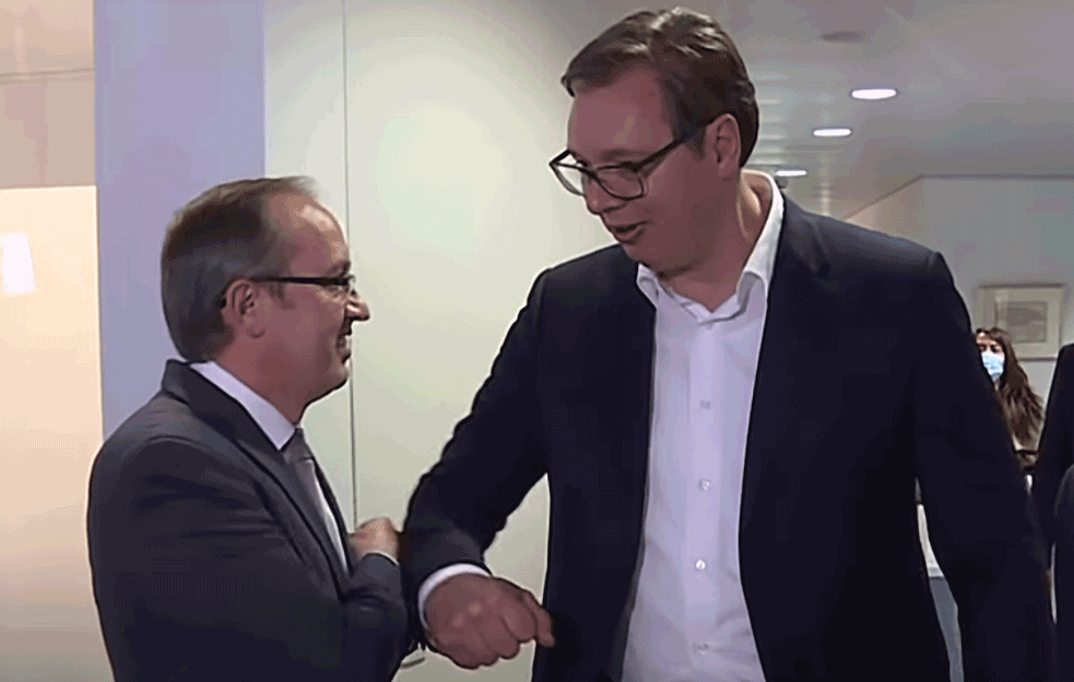 HAOS U PRIŠTINI, <span style='color:red;'><b>PADA VLADA</b></span> ZBOG POTPISA: Evo šta piše u sporazumu koji će potpisati Vučić i Hoti!