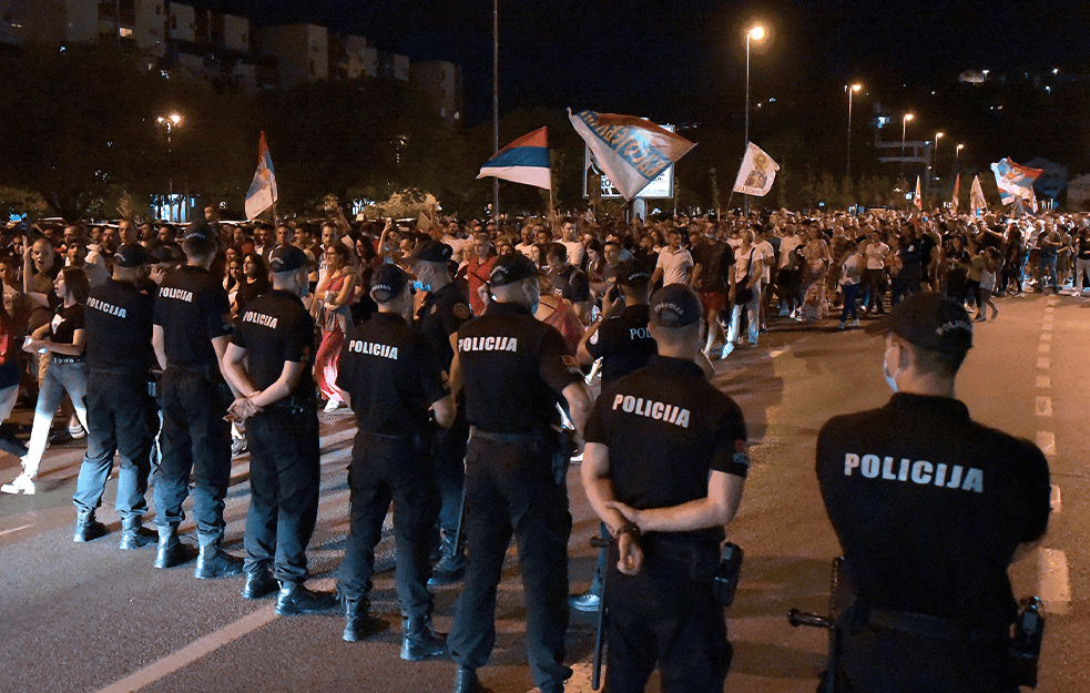 <span style='color:red;'><b>Opstrukcija</b></span> na sam dan izbora! Policajce vode na zadatak da ne bi glasali 