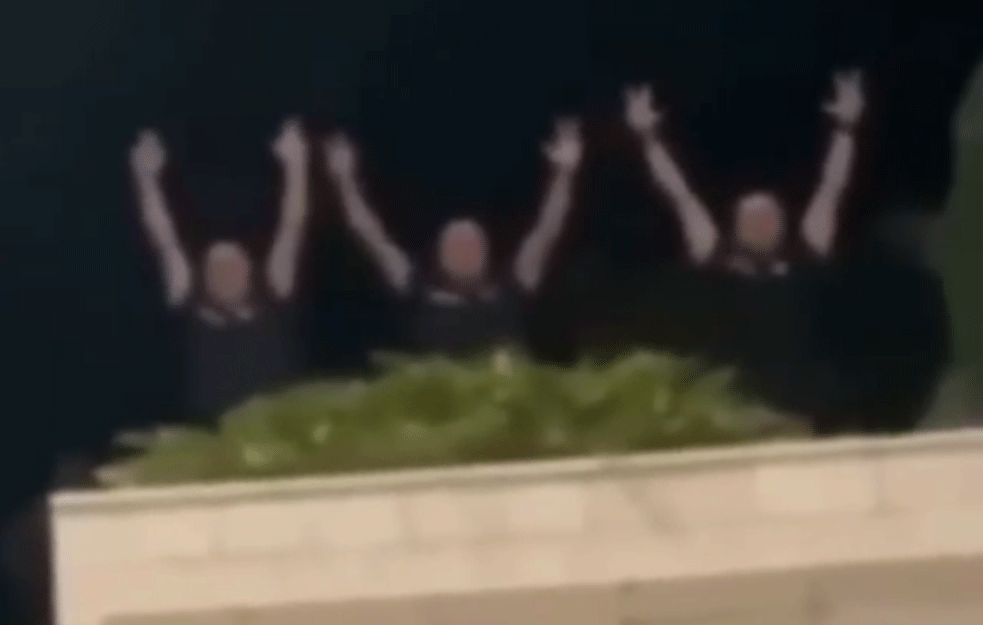 GRUPA POLICAJACA SKANDIRALA \