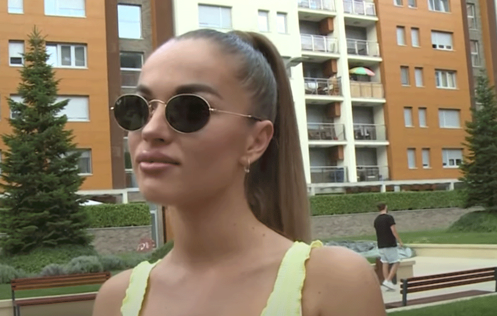 TEODORA DŽEHVEROVIĆ POKAZALA SVOJE PRAVO LICE : Evo kako izgleda bez trunke šminke (FOTO)