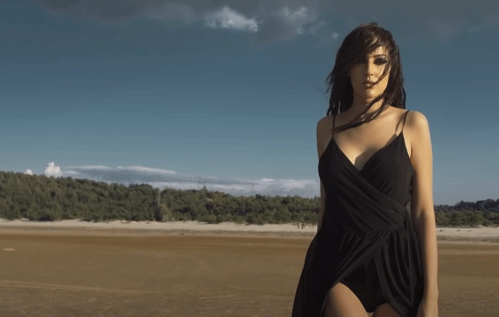 ALEKSANDRA PRIJOVIĆ BACILA SVE U TRANS NOVIM IZGLEDOM : Izdanje koje gori (FOTO)