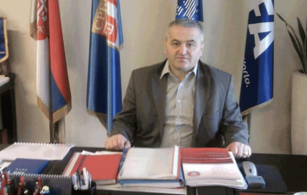 ZAPOSLEN U FSS, U SRCU KOMITA: Ko je <span style='color:red;'><b>Nenad Nikolić</b></span>, funkcioner Fudbalskog saveza Srbije koji ne krije podršku komitama?
