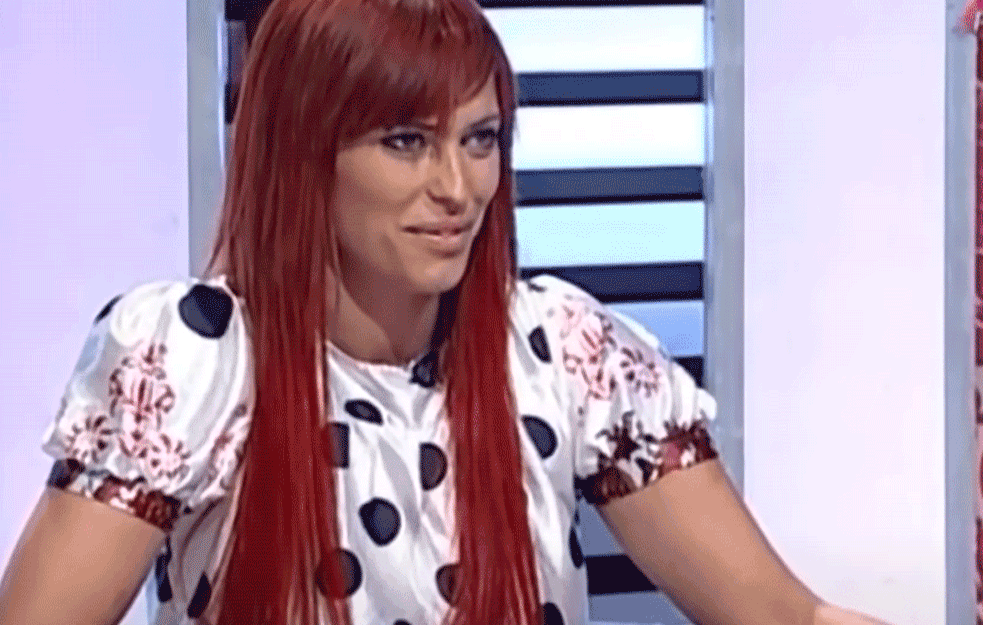JOŠ UVEK NIJE JAVNA LIČNOST, ALI SIGURNO BISTE JE PREPOZNALI: Evo kako izgleda Mia, sestra Ksenije Pajčin! (FOTO) 