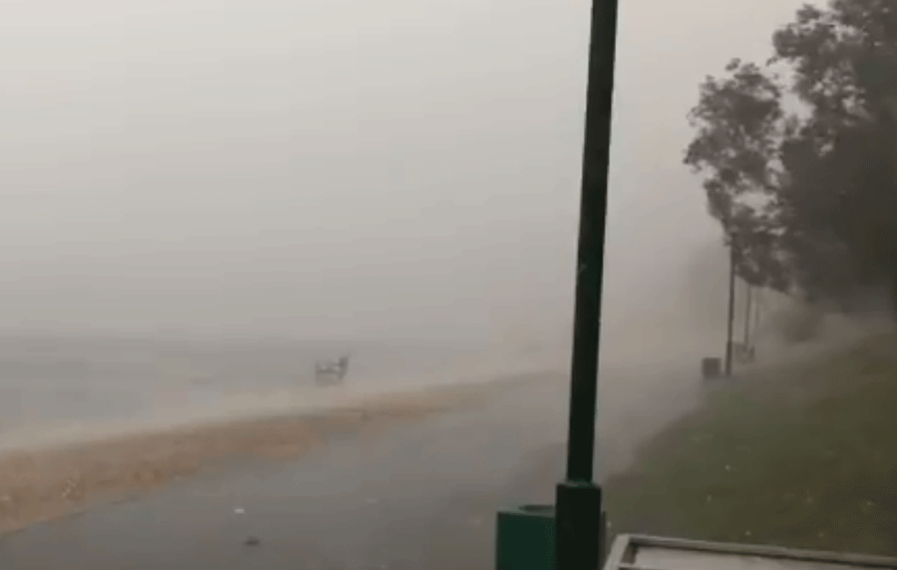 POMRAČENJE I NEVREME NA ADI: <span style='color:red;'><b>Veslači</b></span> ostali zarobljeni nasred jezera! (VIDEO)
