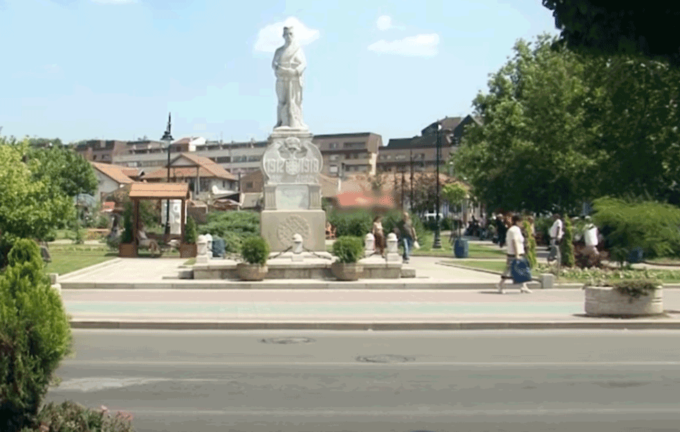 Razgovor o ishodu protesta: Cvijetin Milvojević i Ranko Pivljanin na tribini u Mladenovcu Kojekude, kako dalje?