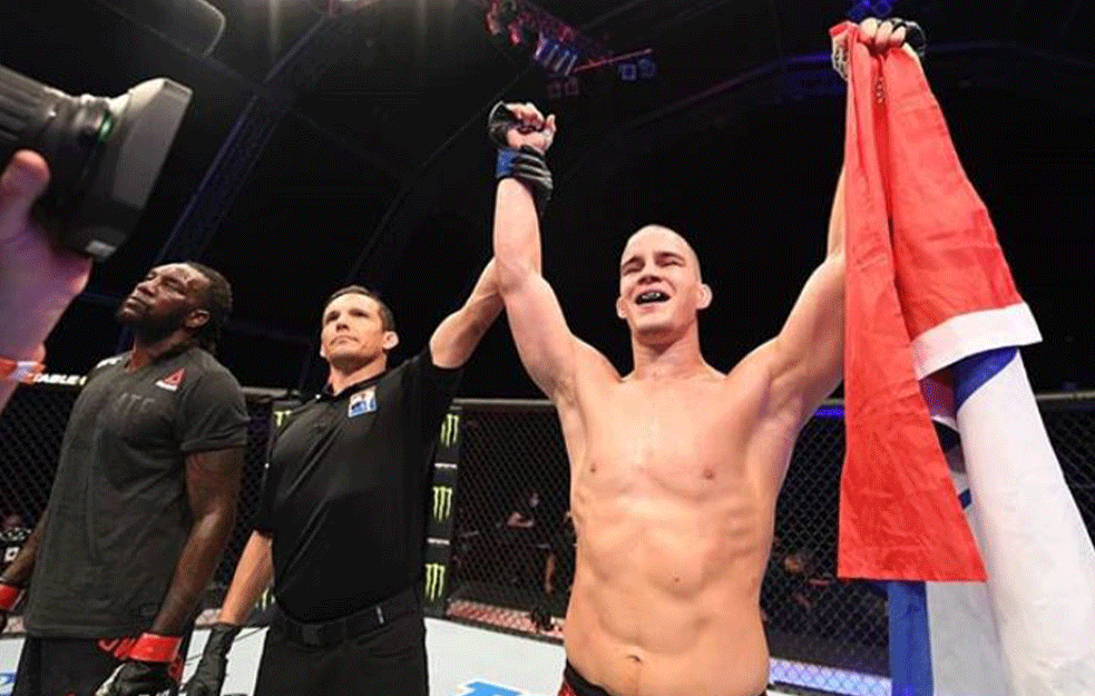 RAZBIO AMERIKANCA: <span style='color:red;'><b>Duško Todorović</b></span> dominirao na svom debiju u UFC, sudija morao da prekida meč (VIDEO)