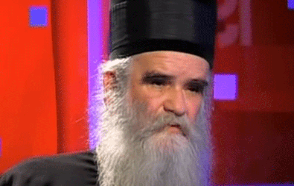 ILUSTROVANI NJEGOŠ MITROPOLITU ZA <span style='color:red;'><b>OZDRAVLJENJE</b></span>: Amfilohije u bolnici primio strip 'Gorski Vijenac'!