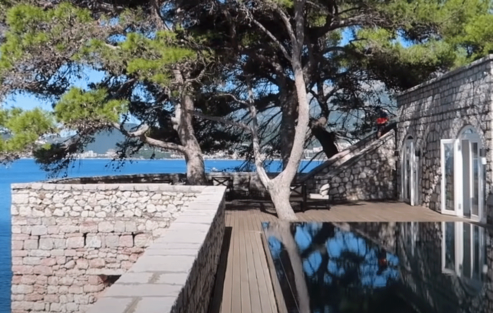 SVETI STEFAN 'PERVERZIJE': Luksuz na sve strane, ali CENE u restoranu iznenađuju! Pogledajte kako hotel izgleda unutra, od bazena do hrane...(VIDEO)