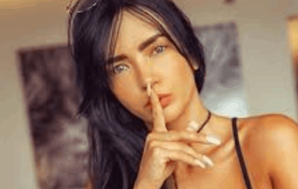 ONA JE NAJVATRENIJA DAMA NA INSTAGRAMU: Oskudna <span style='color:red;'><b>odevna kombinacija</b></span> ostavila pratioce bez daha! (FOTO)