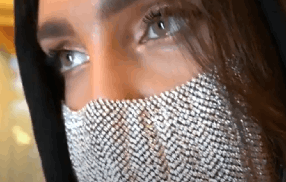 MASKA OD 250.000 DOLARA: Štite li dijamanti od korone? (VIDEO)