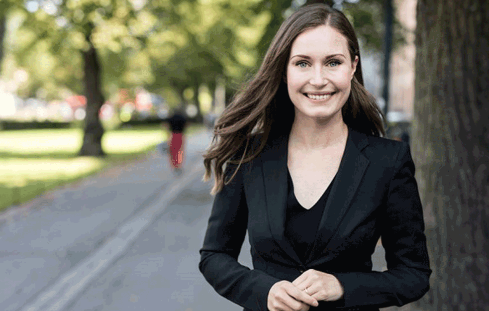 BRAVO PREMIJERKA: <span style='color:red;'><b>Predsednica vlade</b></span> Finske pokazala dekolte! (FOTO)