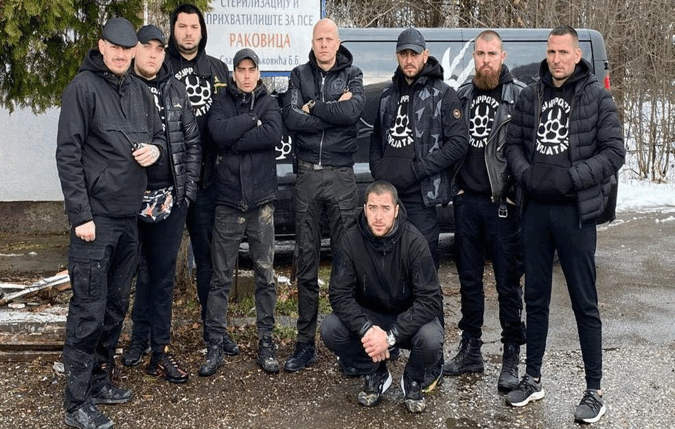 I LEVIJATAN MOŽE DA PATROLIRA BEOGRADOM: Zaštitnici <span style='color:red;'><b>prava životinja</b></span> bejzbolkama UPOZORAVAJU MIGRANTE! (VIDEO) 