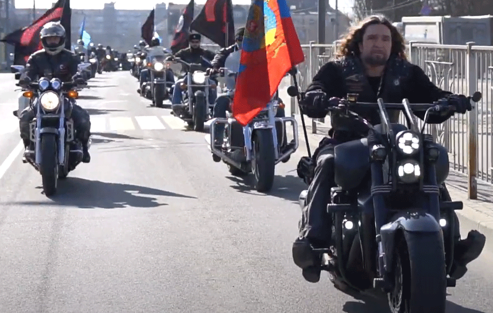 KO SU ‘NOĆNI VUKOVI’: Putinovi <span style='color:red;'><b>bajkeri</b></span> koji voze zbog ljubavi prema otadžbini i bore se PROTIV DIVLJAŠTVA ZAPADA I GLOBALNOG SATANIZMA! 