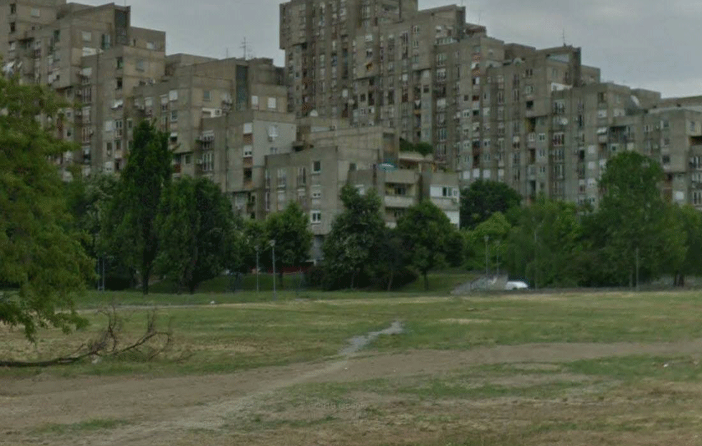 Pogledajte šta niče na mestu poslednje zelene površine u bloku 63, koju su građani branili <span style='color:red;'><b>ograđivanje</b></span>m! (FOTO+VIDEO)