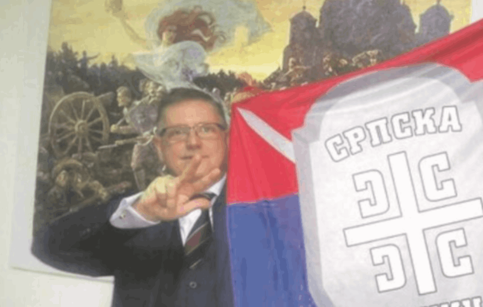 KONTROVERZNI ŠKOT iz redova TEMPLARA pozira SA TRI PRSTA I PORUČUJE: 'Da nije bilo Srbije mi bismo danas bili muslimani, ZAPAD JE DOPUSTIO <span style='color:red;'><b>OTIMANJE KOSOVA</b></span>'! (VIDEO) 


