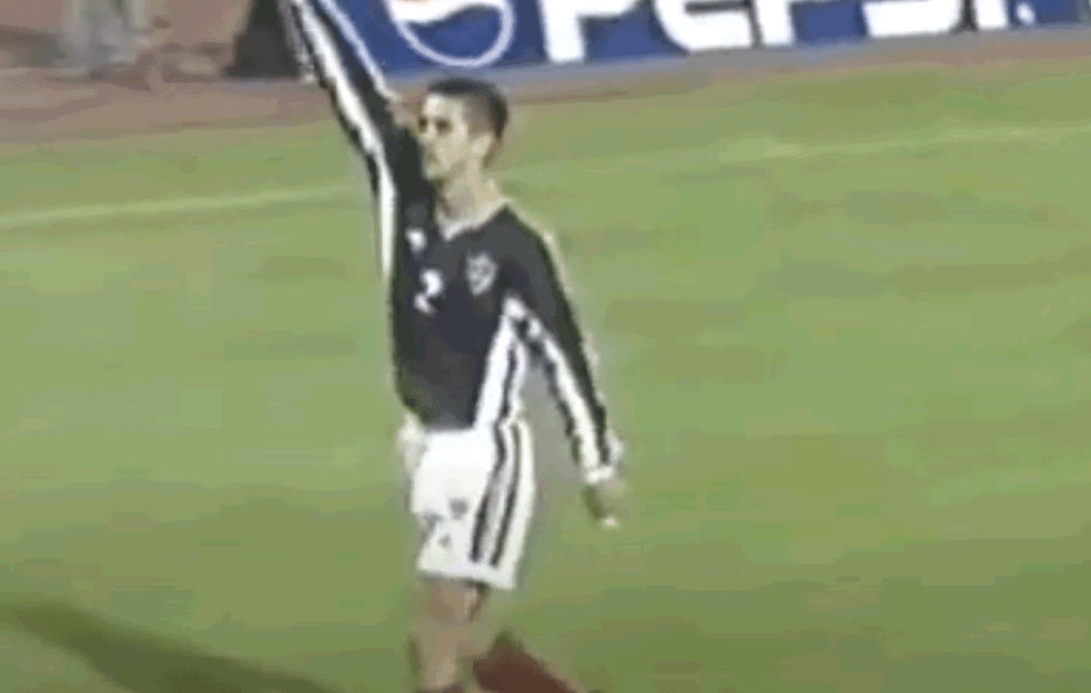 PAO JE SA BOLNOM GRIMASOM, A ONDA JE USLEDIO CRVENI KARTON: Dan koji će srpski navijači zauvek pamtiti SA OSMEHOM (VIDEO)
