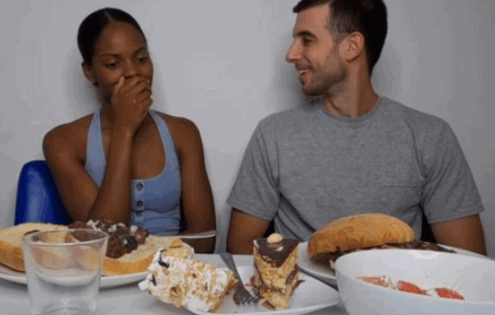 PLJESKAVICA, <span style='color:red;'><b>GIBANICA</b></span>, AJVAR...Urnebesna reakcija Amerikanke na RAKIJU postala HIT! (VIDEO)
